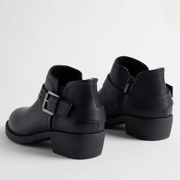 NEW Torrid Buckle Ankle Bootie 11WW - Picture 3 of 3